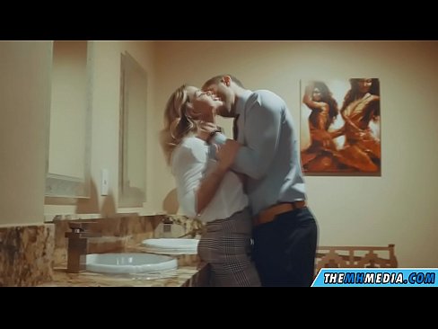 ❤️ Gava ku blondeyek busty we di nav hewşek gelemperî de dixapîne ❌ Porno fb li ku.fuckmymac.ru ☑